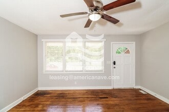 883 Medfield Rd in Lugoff, SC - Foto de edificio - Building Photo