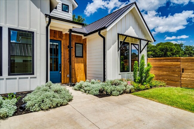 4018 Valley View Rd in Austin, TX - Building Photo - Building Photo