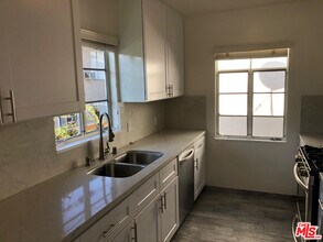 1321 Laurel Ave in West Hollywood, CA - Building Photo - Building Photo