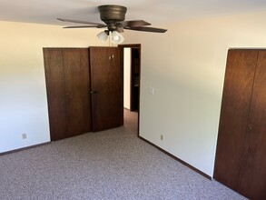 1642 Brickville Rd, Unit C  L Properties LLC in Sycamore, IL - Building Photo - Building Photo