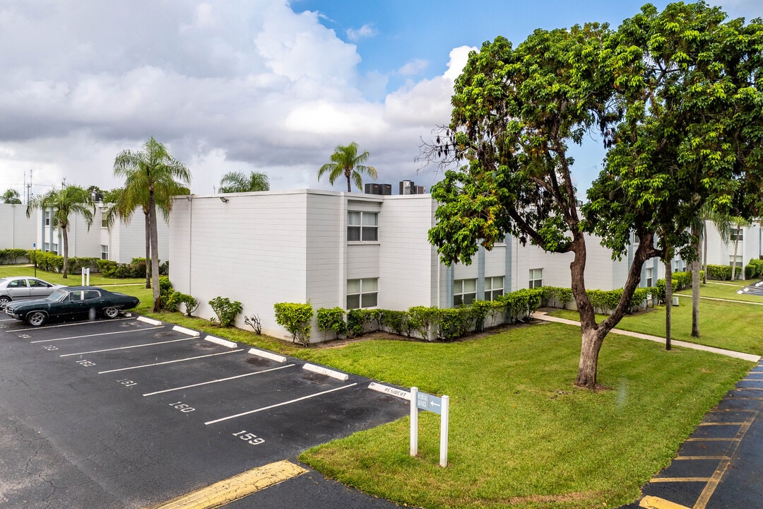 Harold Square in Hollywood, FL - Foto de edificio