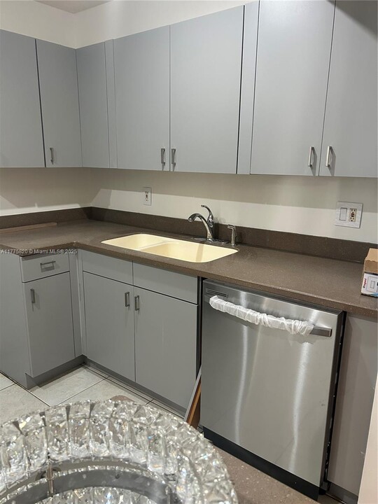 11511 NW 10th St in Pembroke Pines, FL - Building Photo