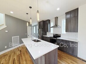 313 Pioneer Ln in Nashville, TN - Foto de edificio - Building Photo