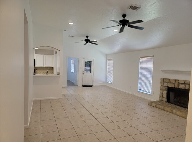 303 Lazy Ln in Montgomery, TX - Building Photo - Building Photo