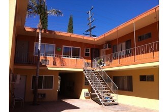 7454 Haskell Ave in Van Nuys, CA - Building Photo - Building Photo