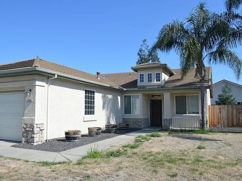 2363 Summer Garden Ln in Turlock, CA - Building Photo