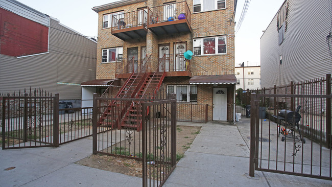 794-796 Logan St in Brooklyn, NY - Building Photo - Building Photo