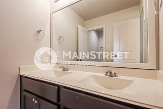 8011 Ecru Ln in Rosharon, TX - Building Photo - Building Photo