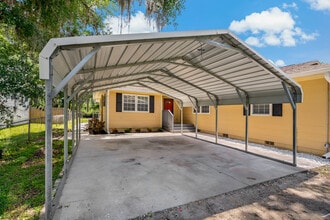 39542 Friends Ave in Zephyrhills, FL - Building Photo - Building Photo
