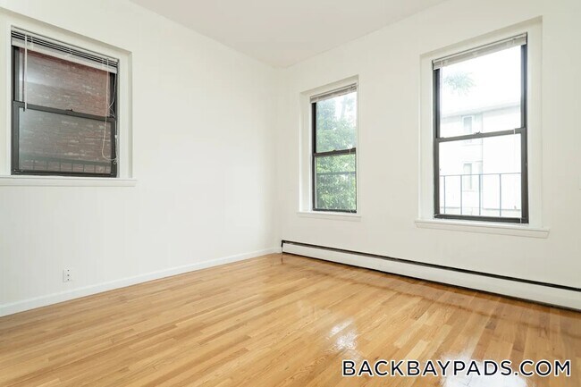 179 St Botolph St, Unit 9 in Boston, MA - Foto de edificio - Building Photo