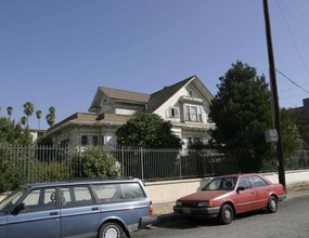 1749 N Harvard Blvd in Los Angeles, CA - Building Photo - Building Photo