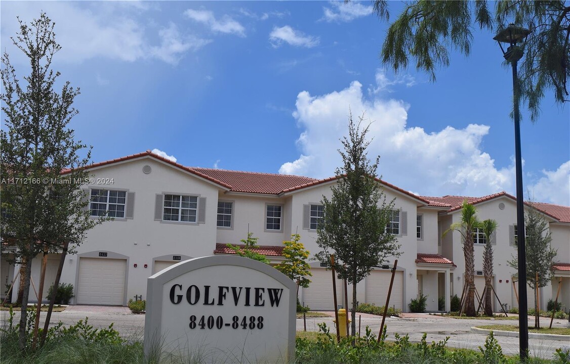 8440 W McNab Rd-Unit -8440 in Tamarac, FL - Foto de edificio