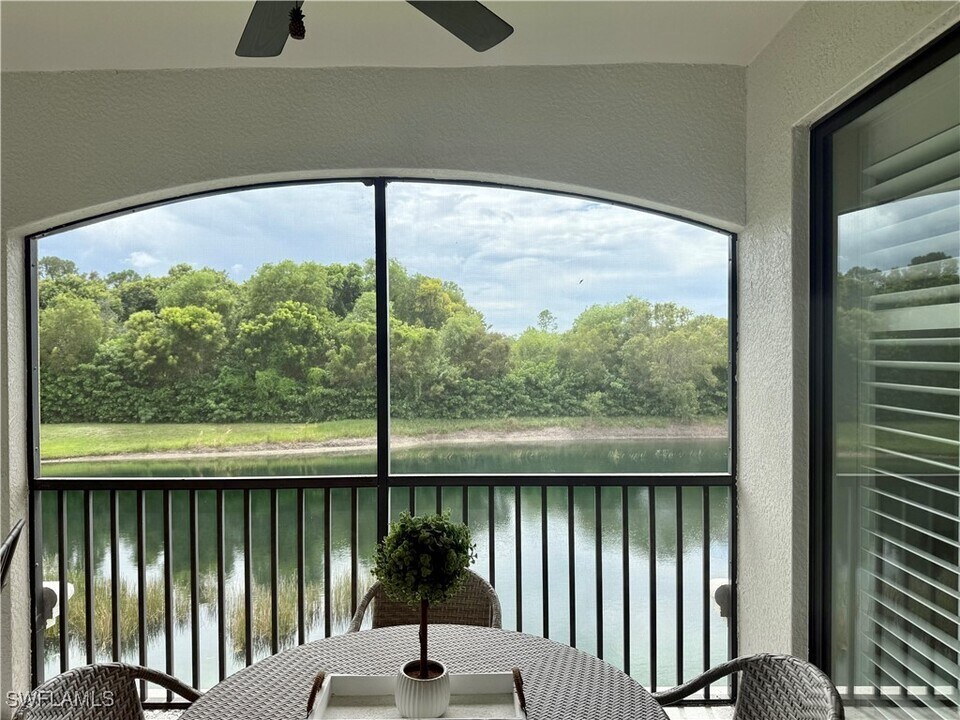 9498 Napoli Ln in Naples, FL - Building Photo