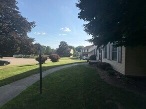 2325 Cold Stream Ave NE in Canton, OH - Building Photo - Building Photo