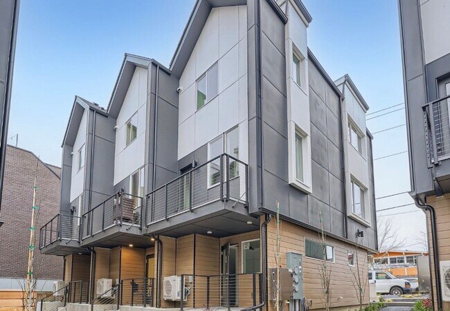 7512 43rd Ave S in Seattle, WA - Building Photo - Building Photo