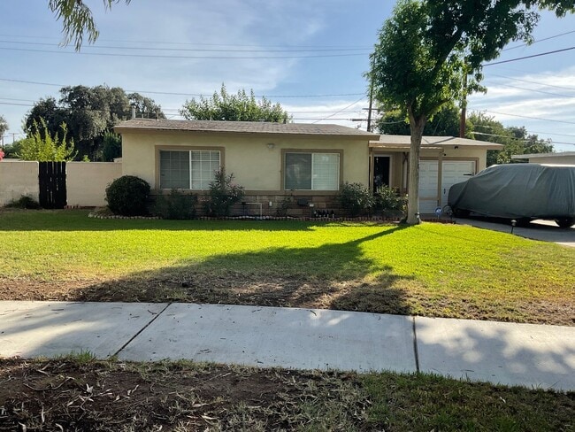 3604 Verde St in Riverside, CA - Foto de edificio - Building Photo