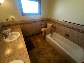 6405 Hansen Dr in Country Club, MO - Building Photo - Building Photo