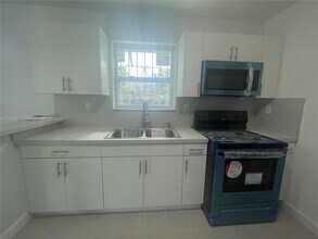 2260 NW 61st St in Miami, FL - Building Photo - Building Photo