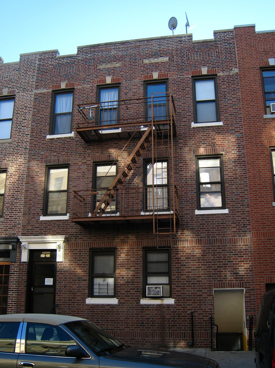 3123 34th St in Long Island City, NY - Foto de edificio