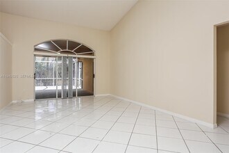 19340 NW 8th St in Pembroke Pines, FL - Building Photo - Building Photo