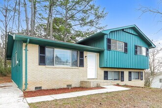 1217 Turf Dr in Center Point, AL - Foto de edificio - Building Photo