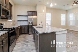 9835 Willow Creek Commerce Dr in Tomball, TX - Building Photo - Building Photo