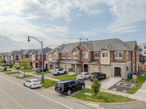 174 Sky Harbour Dr in Brampton, ON - Building Photo - Building Photo