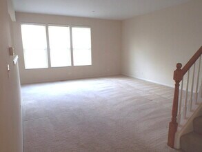 1463 Yellowstone Dr in Streamwood, IL - Building Photo - Building Photo