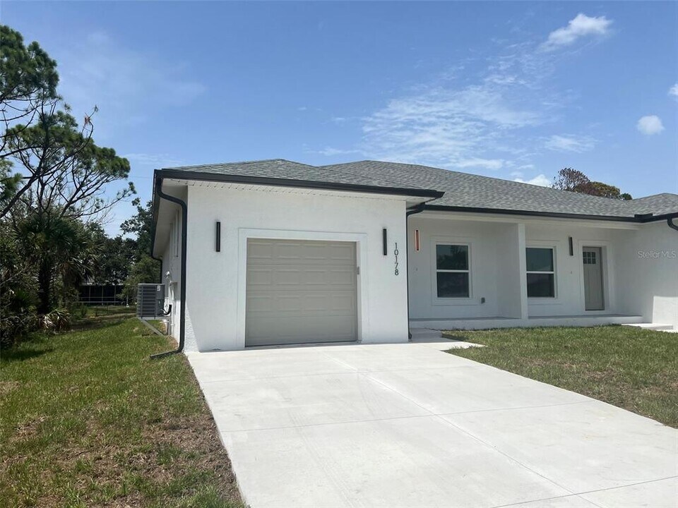 10178 Tramore Ave in Englewood, FL - Building Photo