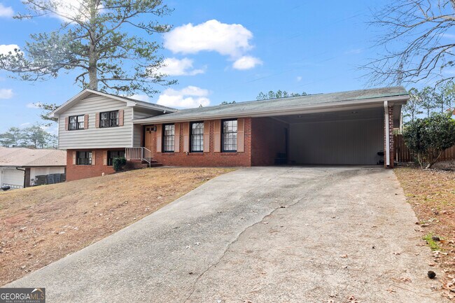 3727 Calmer Cir in East Point, GA - Building Photo - Building Photo
