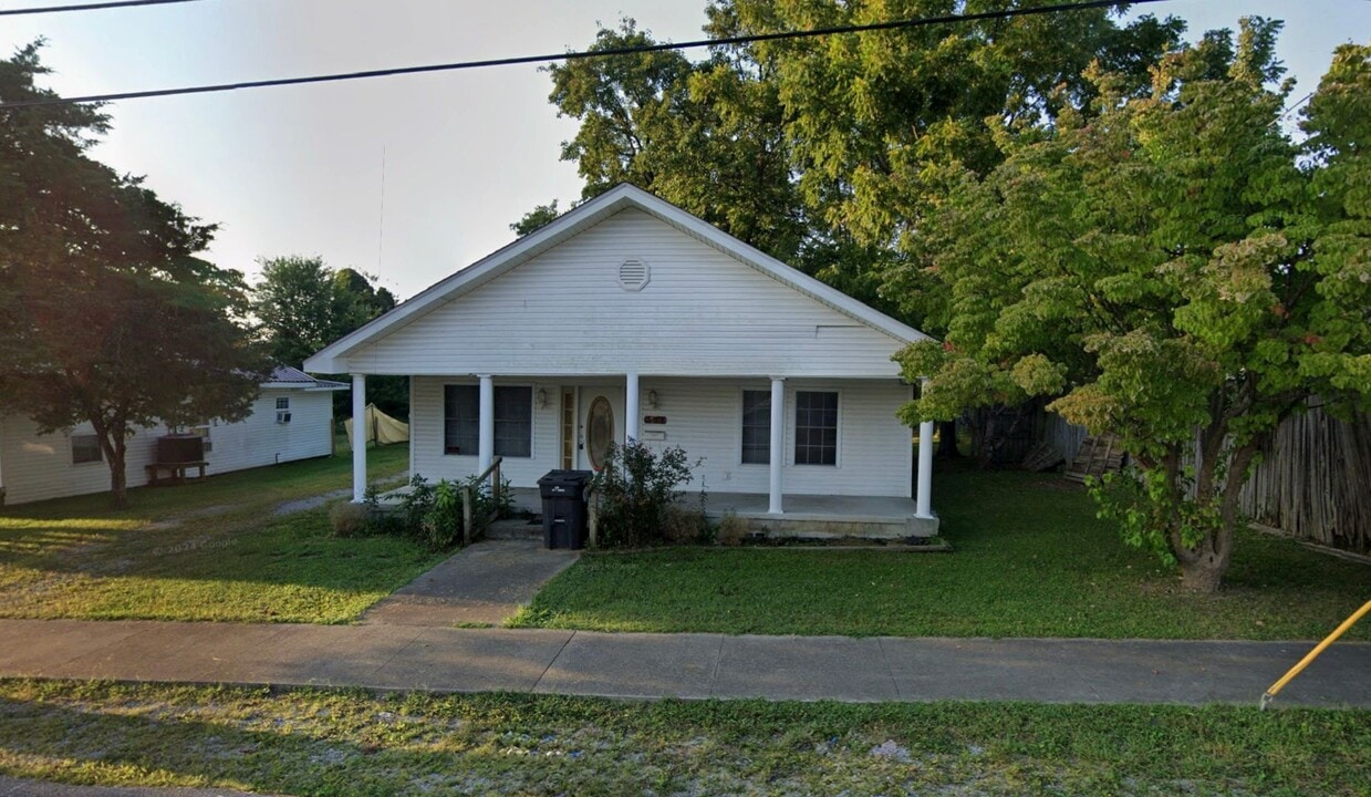 307 W 17th St in Corbin, KY - Building Photo