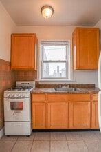 3242 N Pulaski Rd, Unit #19 in Chicago, IL - Foto de edificio - Building Photo