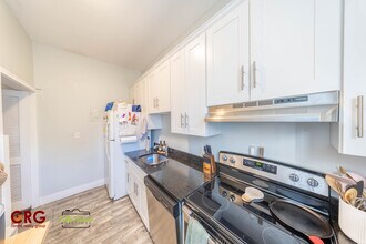 1712 Beacon St, Unit 2 in Brookline, MA - Building Photo - Building Photo
