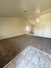 3489 Magnums Way in Redding, CA - Building Photo - Building Photo