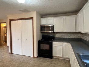 1439 N Texas Ave in Springfield, MO - Building Photo - Building Photo