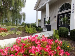 Castleton Manor Apartments in Indianapolis, IN - Foto de edificio - Building Photo