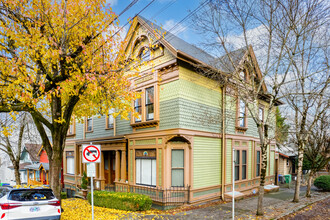 2734-2740 SW Second Ave in Portland, OR - Building Photo - Primary Photo