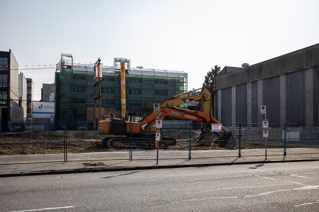 524-528 Powell St in Vancouver, BC - Building Photo - Building Photo