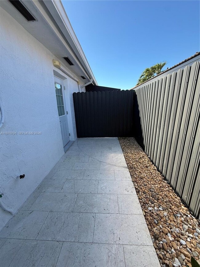 15022 SW 30th St in Miami, FL - Building Photo - Building Photo