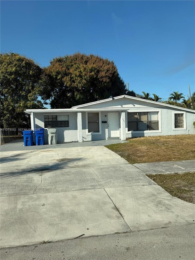 731 NW 17th Ct in Pompano Beach, FL - Building Photo - Building Photo