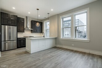 2318 W Thomas St in Chicago, IL - Building Photo - Building Photo
