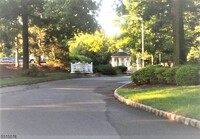 312 Greenbriar Dr in Union, NJ - Foto de edificio - Building Photo