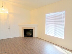 2305 W Horizon Ridge Pkwy, Unit 1422 in Henderson, NV - Foto de edificio - Building Photo