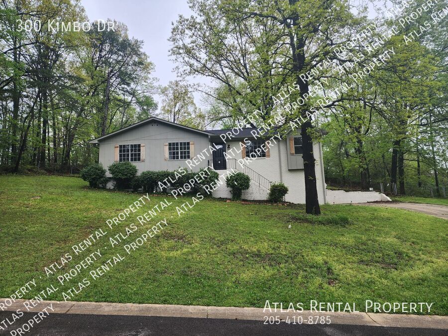 300 Kimbo Dr in Center Point, AL - Building Photo