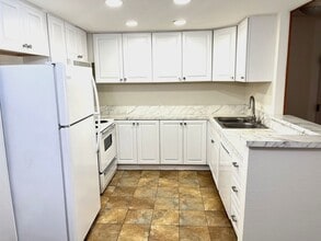 5938 Rancho Mission Rd in San Diego, CA - Building Photo - Building Photo