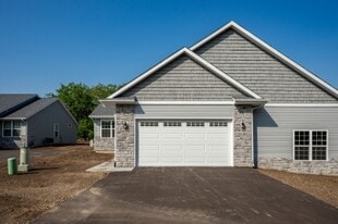 5695 Roy's Ridge in Loves Park, IL - Building Photo