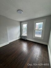 125 W Sidney Ave in Mount Vernon, NY - Building Photo - Building Photo