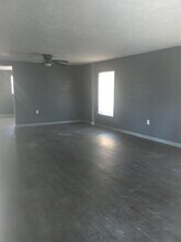 7607 Verdinell St in Baytown, TX - Building Photo - Building Photo