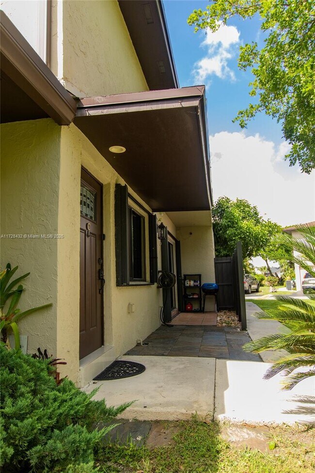 4576 SW 139th Ct in Miami, FL - Building Photo - Building Photo