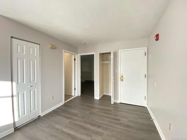 99 Aspetuck Vlg in New Milford, CT - Foto de edificio - Building Photo